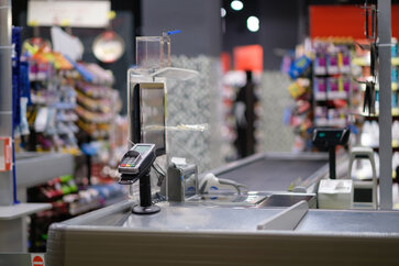 Brede coalitie van vakbonden en retailers pleit voor “gelijk speelveld”