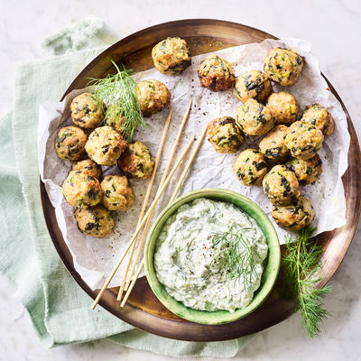 Gehaktballetjes met courgette, spinazie en tzatziki
