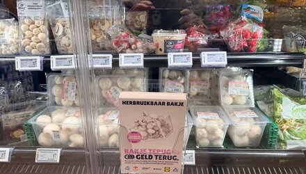 Blauwe champignonbakjes maken plaats voor circulaire verpakking