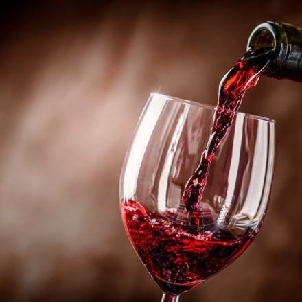 75% van de wijndrinkers geeft toe dat zijn of haar kennis over Belgische wijnen summier is.