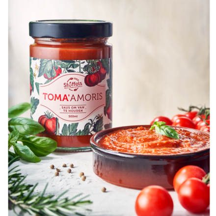 Net als in grootmoeders tijd maakt Stoffels Tomaten in tijden van overproductie een heerlijke saus met tomaten die perfect op punt staan qua smaak.