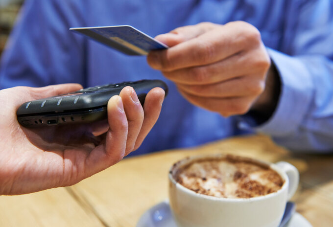 Bijna helft betalingen contactloos
