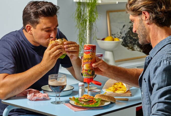 Smakelijke kleur in de winkelschappen