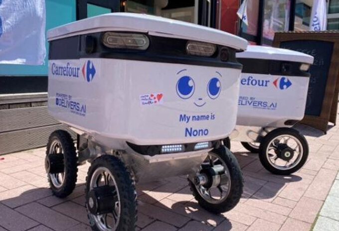 Carrefour experimenteert in Knokke met robots die bestellingen thuis leveren