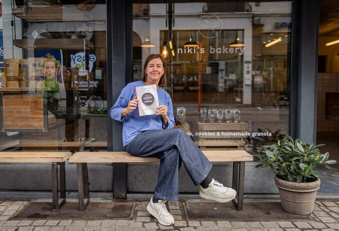 Stichter Niki’s Bakery brengt boek uit