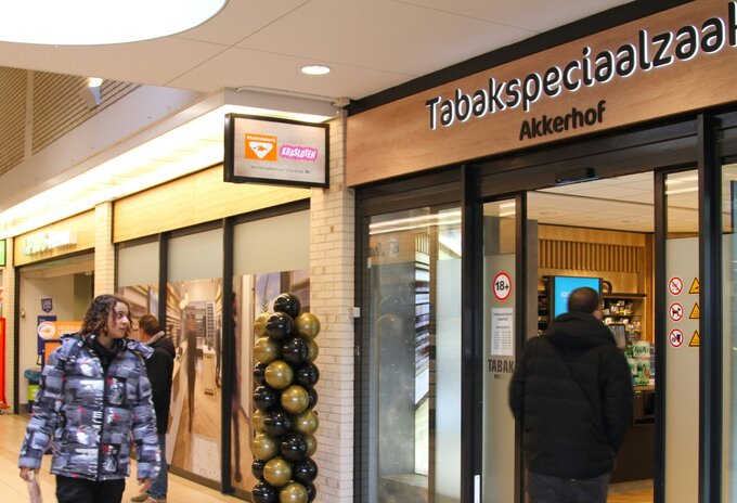 "Voor tabak een deurtje verder"